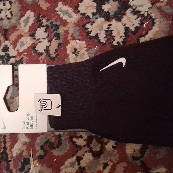 Nike Black Knit Grip Gloves - Picture 1 of 5